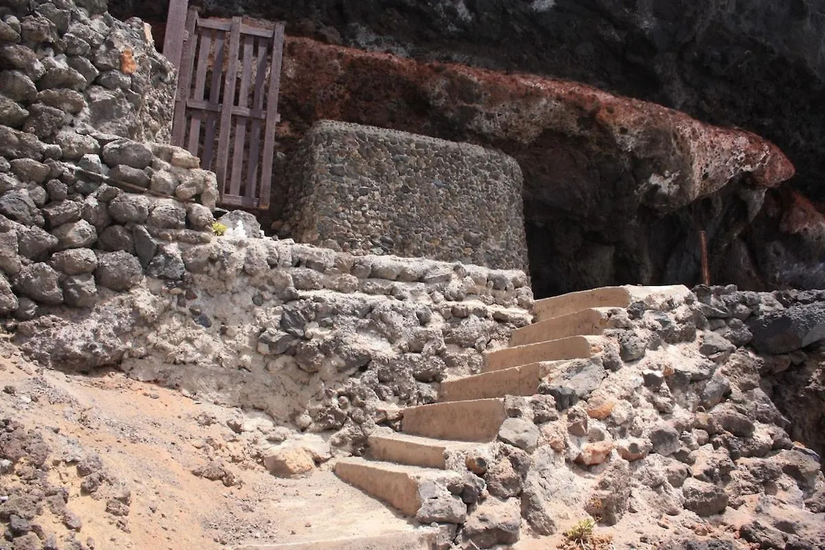 Cueva Relajante Con Playa Solitaria Guimar